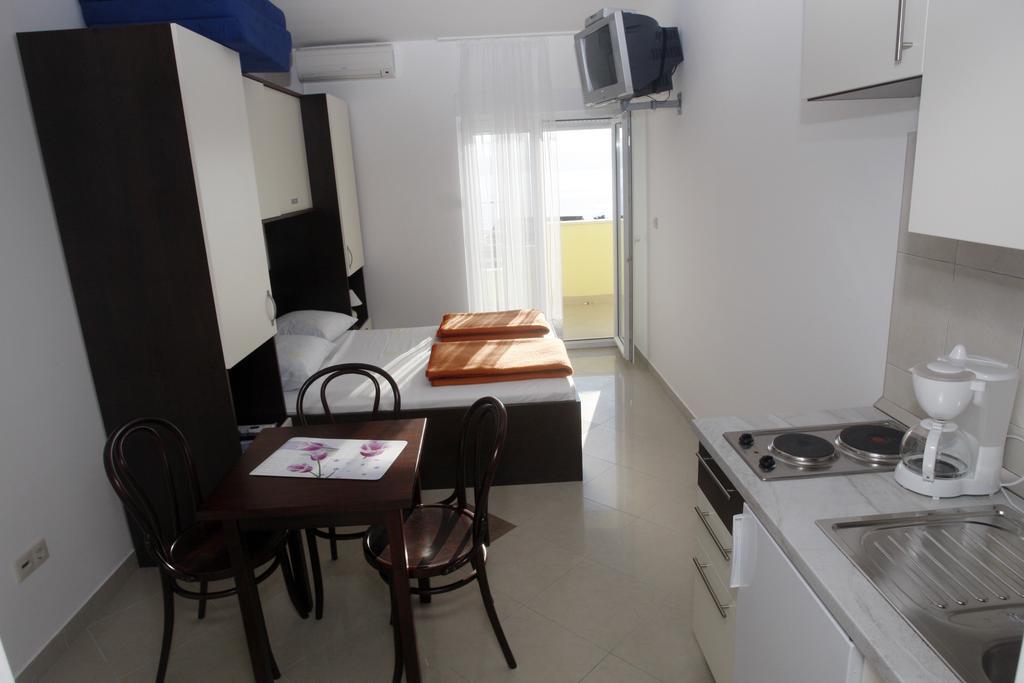 Apartments Rubic 오미스 외부 사진