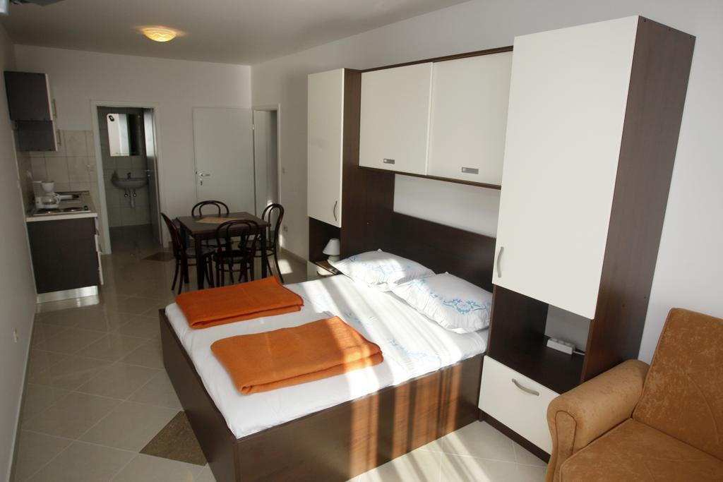 Apartments Rubic 오미스 외부 사진